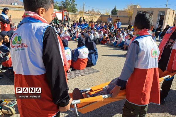 بیست و پنجمین مانور سراسری زلزله در مدارس شهر سورمق