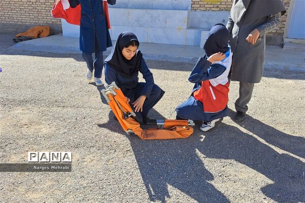 بیست و پنجمین مانور سراسری زلزله در مدارس شهر سورمق