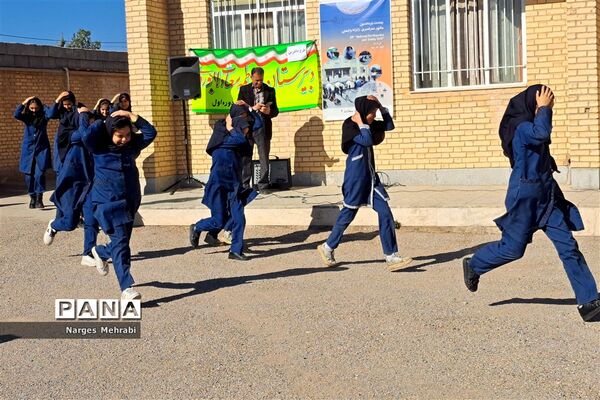 بیست و پنجمین مانور سراسری زلزله در مدارس شهر سورمق
