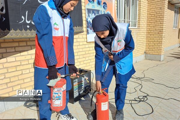 بیست و پنجمین مانور سراسری زلزله در مدارس شهر سورمق
