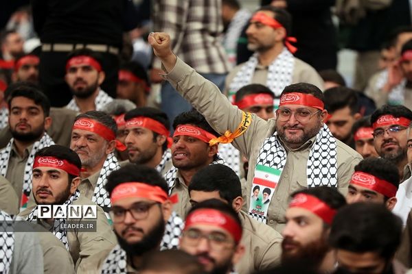 دیدار هزاران نفر از بسیجیان با رهبر معظم انقلاب