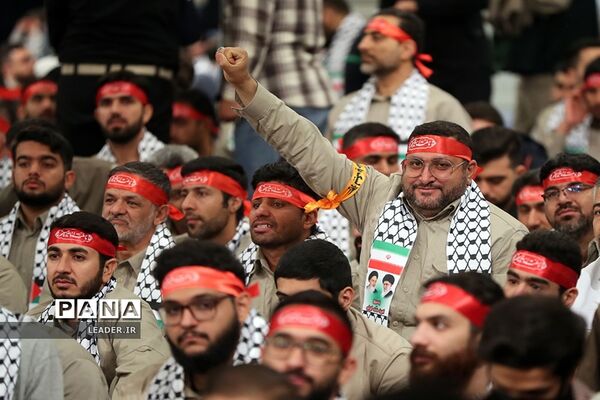 دیدار هزاران نفر از بسیجیان با رهبر معظم انقلاب