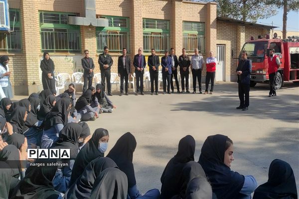 مانور زلزله در منطقه امامزاده