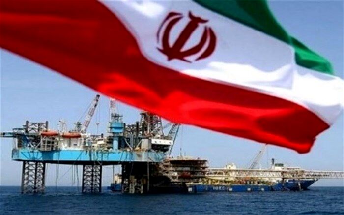 نخستین محموله فرآورده‌های نفتی از بندر خرمشهر به مقصد امارات صادر شد 