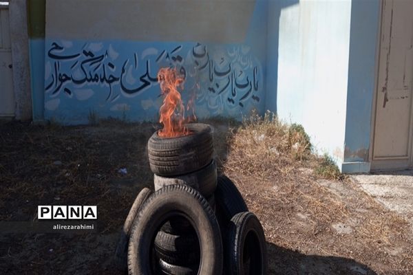 آیین نمادین مانور زلزله در دبیرستان شهید مطهری شهرستان فیروزکوه