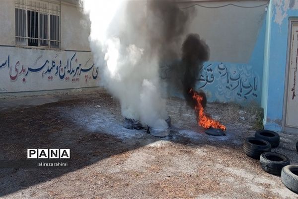 آیین نمادین مانور زلزله در دبیرستان شهید مطهری شهرستان فیروزکوه