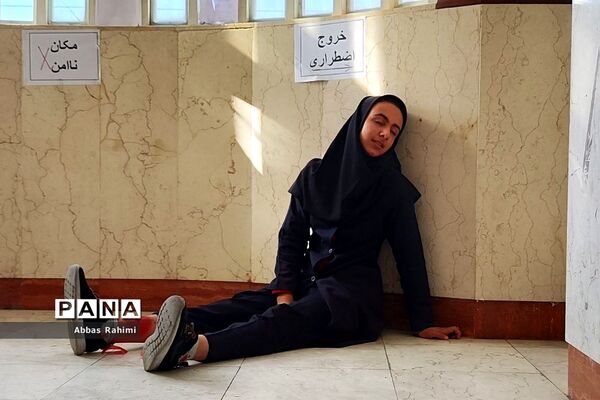 بیست‌وپنجمین مانور زلزله در مدرسه سحر پاکدشت