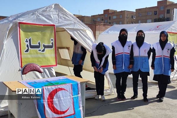 بیست‌وپنجمین مانور زلزله در مدرسه سحر پاکدشت