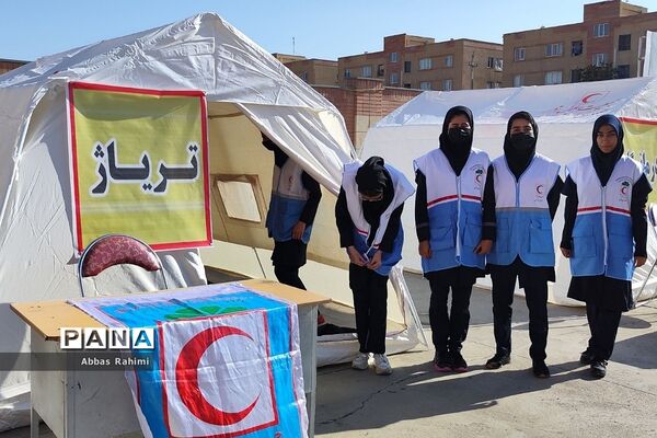 بیست‌وپنجمین مانور زلزله در مدرسه سحر پاکدشت