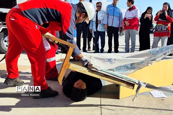 بیست‌وپنجمین مانور زلزله در مدرسه سحر پاکدشت
