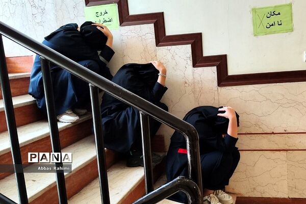 بیست‌وپنجمین مانور زلزله در مدرسه سحر پاکدشت