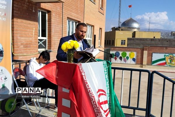 بیست‌وپنجمین مانور زلزله در مدرسه سحر پاکدشت