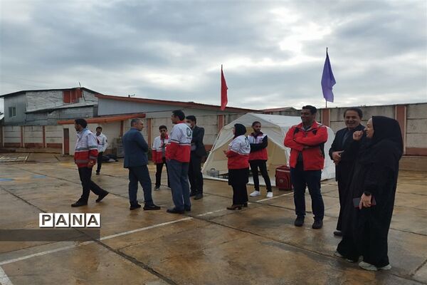 بیست و پنجمین مانور زلزله و ایمنی در دبستان دخترانه حضرت رقیه آزادمون‌ محمودآباد