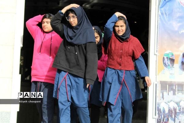 آیین بیست و پنجمین مانور سراسری زلزله با شعار (مدرسه ایمن، جامعه تاب‌آور)