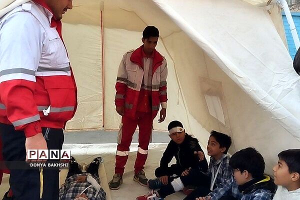 برگزاری مانور زلزله درمدارس کهریزک و باقرشهر