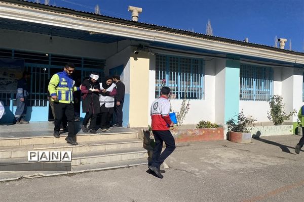 نواخته‌شدن زنگ مانور زلزله در مدارس بلده