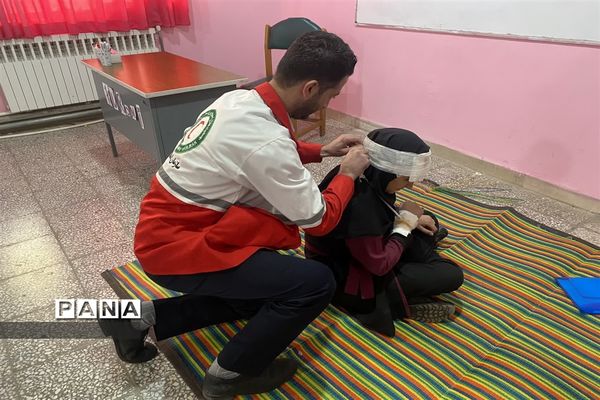 نواخته‌شدن زنگ مانور زلزله در مدارس بلده