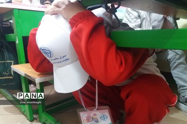 اجرای مانور زلزله همزمان با سراسر  کشور دبستان  مهر راستین شهرستان بجنورد
