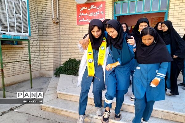 مانور زلزله در دبیرستان دخترانه شهید‌اژدری کوهمره نودان