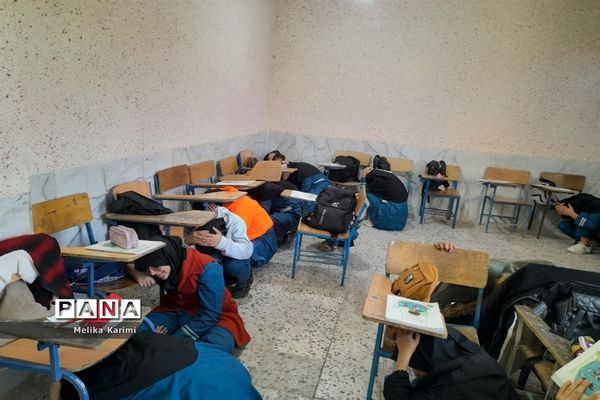 مانور زلزله در دبیرستان دخترانه شهید‌اژدری کوهمره نودان