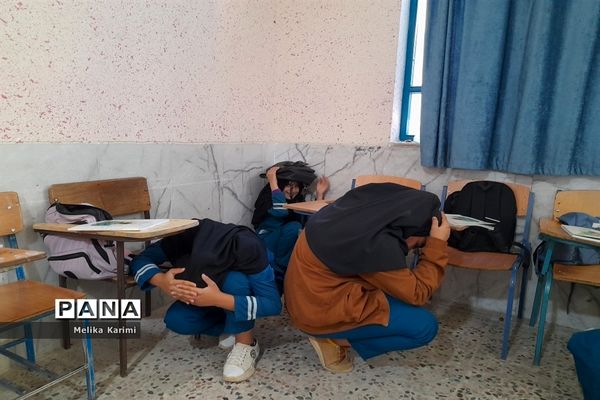 مانور زلزله در دبیرستان دخترانه شهید‌اژدری کوهمره نودان