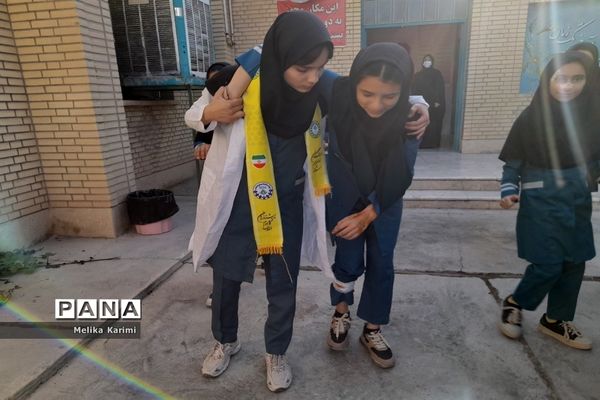 مانور زلزله در دبیرستان دخترانه شهید‌اژدری کوهمره نودان