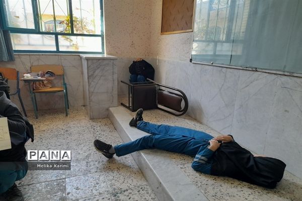 مانور زلزله در دبیرستان دخترانه شهید‌اژدری کوهمره نودان