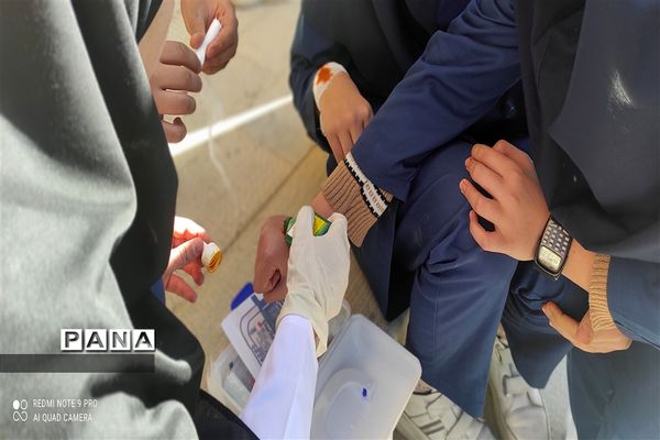 برگزاری مانور زلزله و ایمنی با شعار مدرسه ایمن، جامعه تاب آور در شهرستان بن