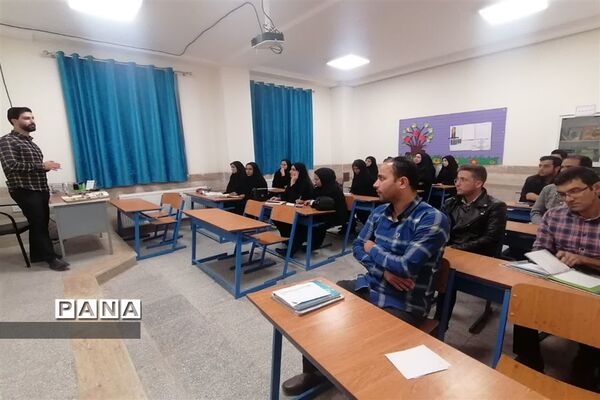 برگزاری جلسه کارگاه آموزشی شهید همت در شهرستان مهریز