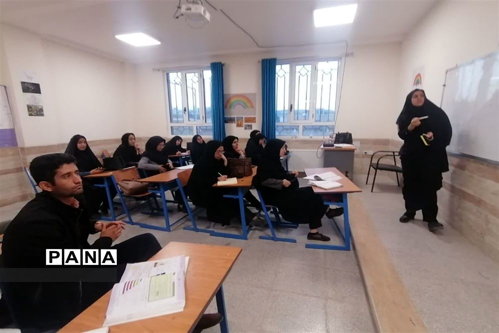 برگزاری جلسه کارگاه آموزشی شهید همت در شهرستان مهریز