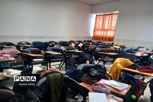 برگزاری بیست وپنجمین مانور سراسری زلزله و ایمنی در دبیرستان مرحوم فخرایی