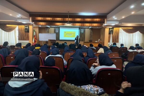 کارگاه آموزشی کمک‌های اولیه در دبیرستان مهشید مصلی نژاد ناحیه ۶