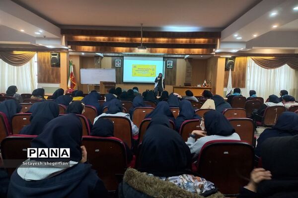 کارگاه آموزشی کمک‌های اولیه در دبیرستان مهشید مصلی نژاد ناحیه ۶