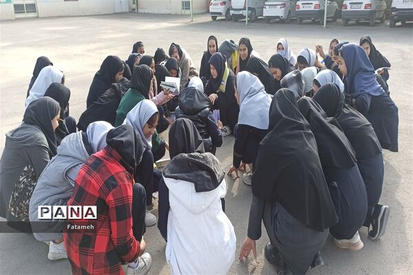 برگزاری مانور زلزله در دبیرستان طباطبایی شهرستان کاشمر
