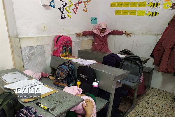 برگزاری کارگاه آموزشی مانور زلزله ویژه دانش‌آموزان و والدین دبستان معلم  و هدف شهرستان کاشمر