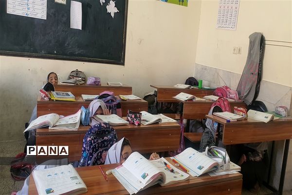 برگزاری کارگاه آموزشی مانور زلزله ویژه دانش‌آموزان و والدین دبستان معلم  و هدف شهرستان کاشمر