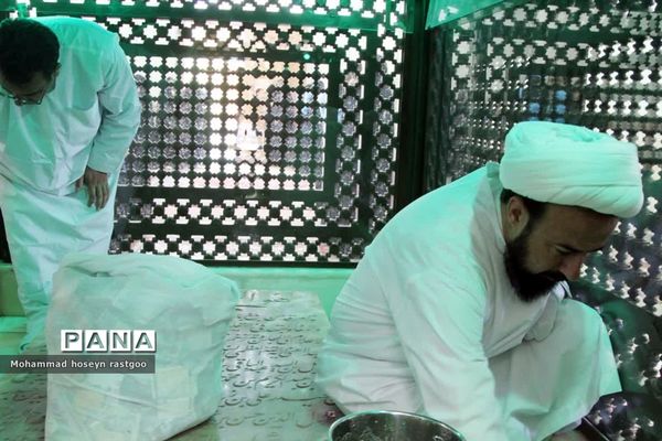 غبارروبی مرقد مطهر شهید آیت الله مدرس (ره)