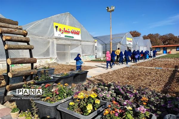بازدید دانش‌آموزان مدرسه شهید خاقانی شیروان از بوستان ترافیک و گلخانه گل و گیاه و دریافت کارت همیار پلیس