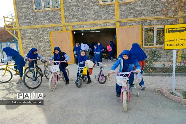 بازدید دانش‌آموزان مدرسه شهید خاقانی شیروان از بوستان ترافیک و گلخانه گل و گیاه و دریافت کارت همیار پلیس