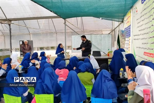 بازدید دانش‌آموزان مدرسه شهید خاقانی شیروان از بوستان ترافیک و گلخانه گل و گیاه و دریافت کارت همیار پلیس