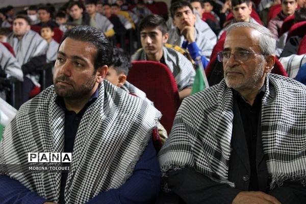 مراسم تقدیر از دانش‌آموزان فعال بسیجی ناحیه یک بهارستان