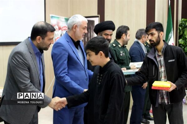 مراسم تقدیر از دانش‌آموزان فعال بسیجی ناحیه یک بهارستان