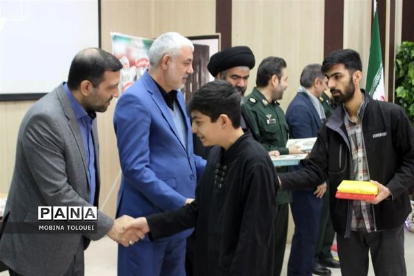 مراسم تقدیر از دانش‌آموزان فعال بسیجی ناحیه یک بهارستان