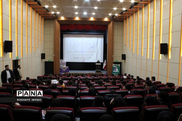 آیین تجلیل از رتبه‌های برتر کنکور ناحیه یک بهارستان