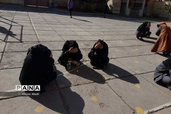 برگزاری مانور زلزله در دبیرستان‌های قم