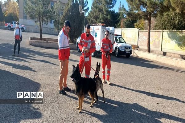 برگزاری مانور زلزله در دبیرستان‌های قم