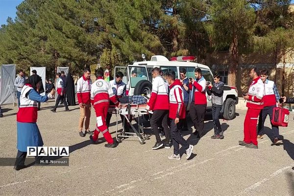 برگزاری مانور زلزله در دبیرستان‌های قم