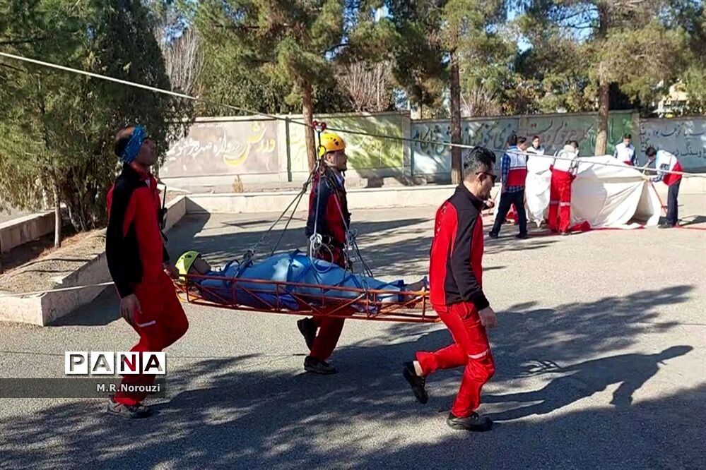 برگزاری مانور زلزله در دبیرستان‌های قم