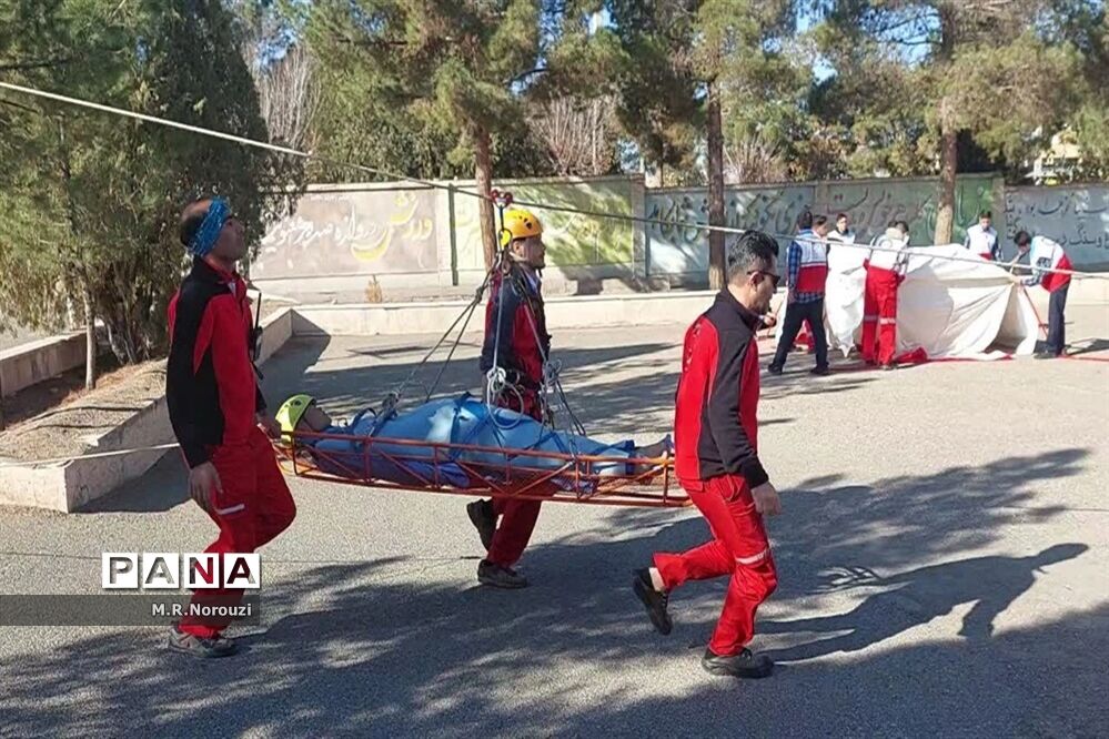 برگزاری مانور زلزله در دبیرستان‌های قم