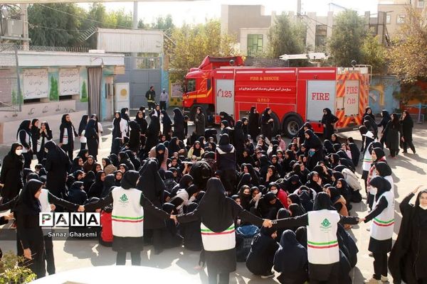 برگزاری مانور زلزله در دبیرستان‌های قم